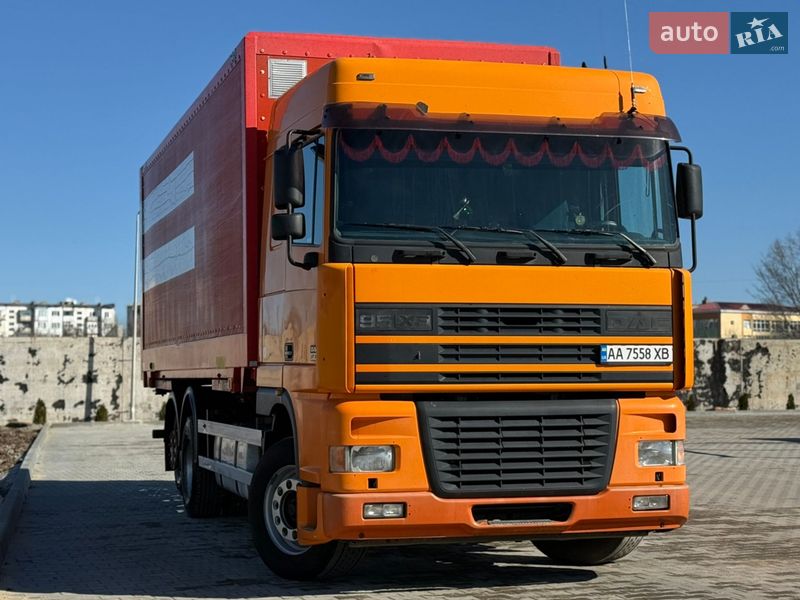 Контейнеровоз DAF XF 95 2002 в Вознесенську