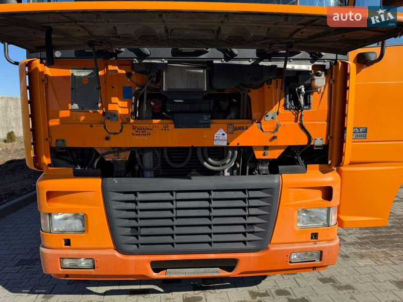 Контейнеровоз DAF XF 95 2002 в Вознесенську