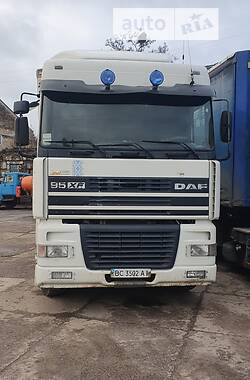 Тягач DAF XF 2000 в 