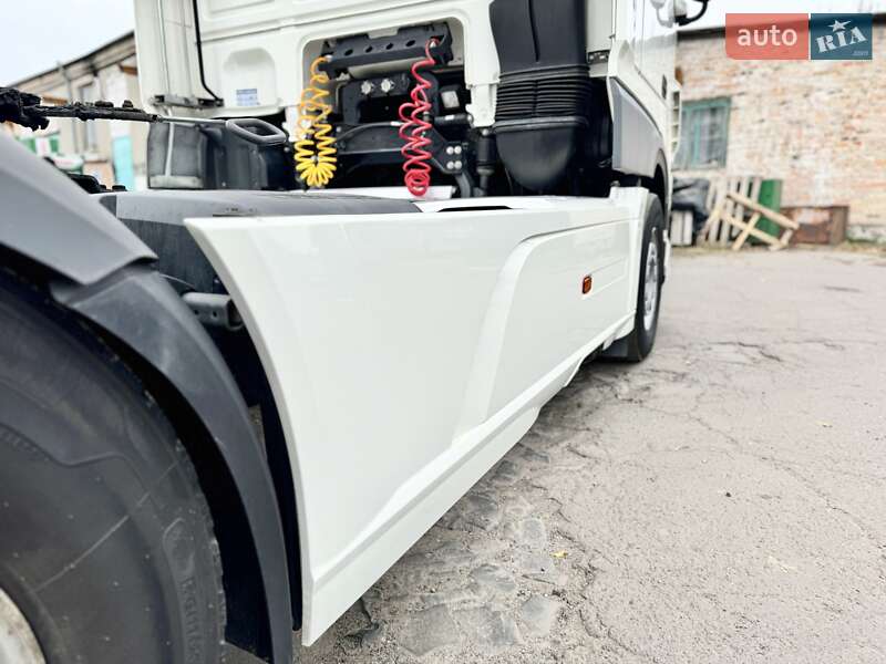 Тягач DAF XF 2017 в Ровно