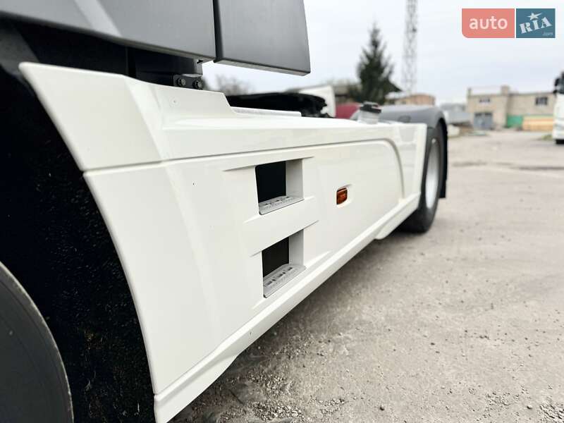 Тягач DAF XF 2017 в Ровно