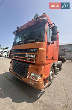 Тягач DAF XF 2004 в 