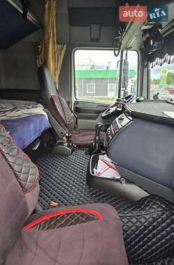 Тягач DAF XF 2001 в 