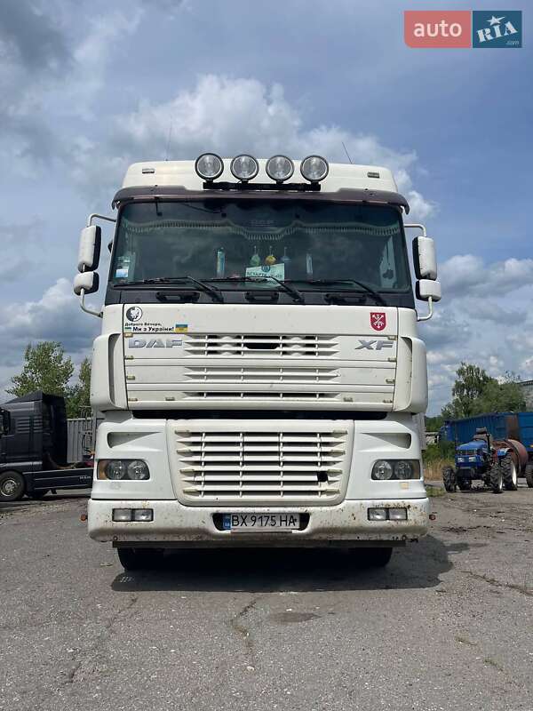 Зерновоз DAF XF 2004 в Виньковцах