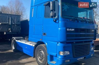 Тягач DAF XF 2004 в Ромнах