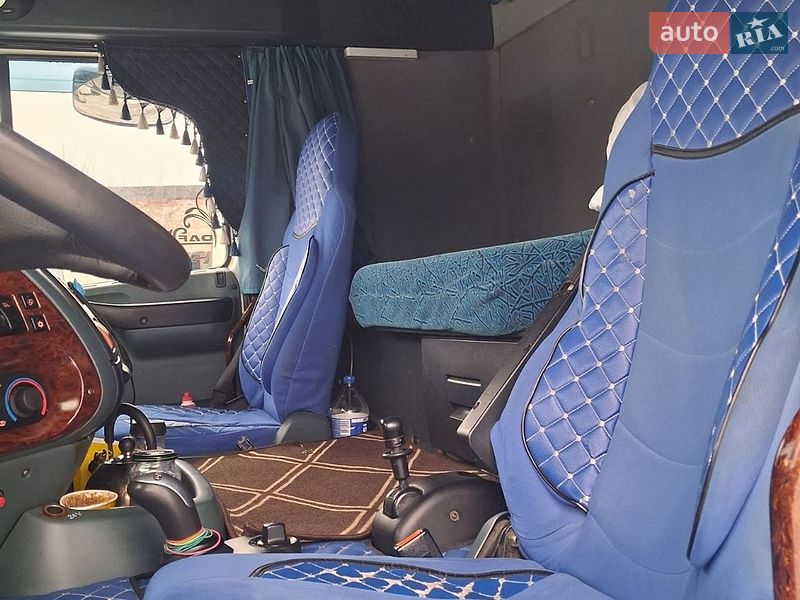 Тентованый DAF XS47 2004 в Павлограде