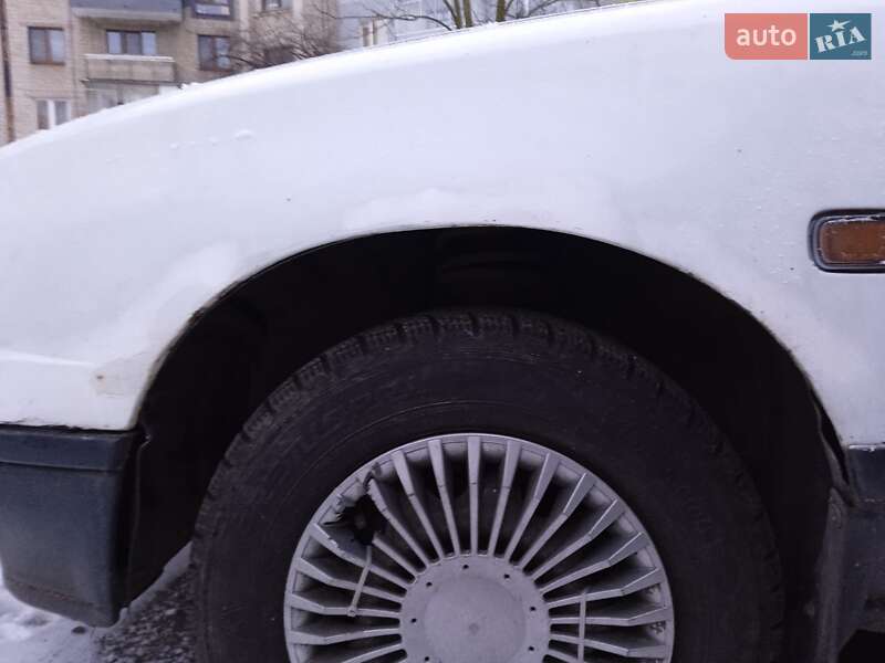 Седан Daihatsu Applause 1991 в Шептицькому