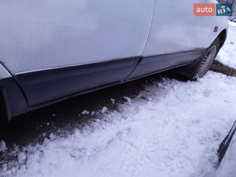 Седан Daihatsu Applause 1991 в Шептицькому