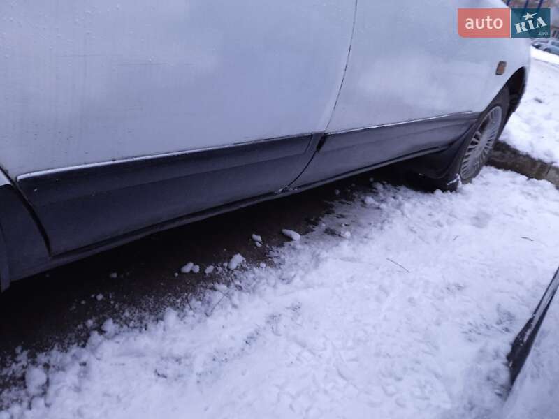 Седан Daihatsu Applause 1991 в Шептицькому