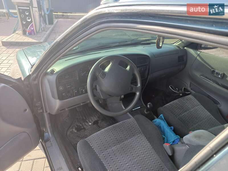 Седан Daihatsu Applause 1990 в Дніпрі