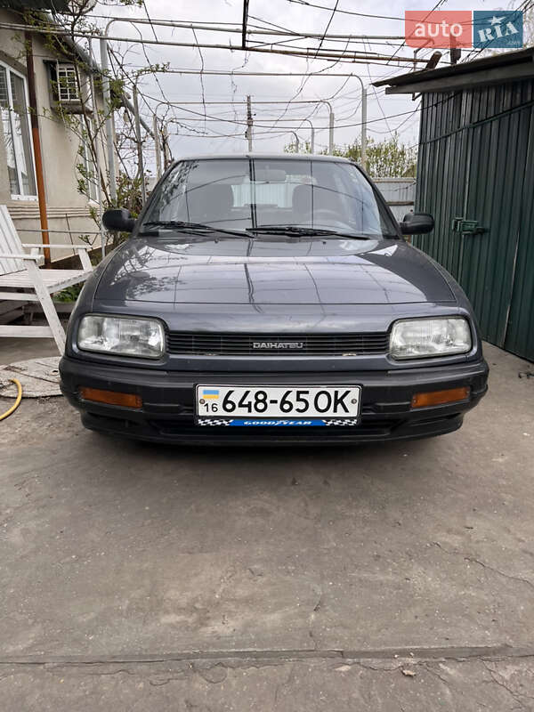 Седан Daihatsu Applause 1990 в 