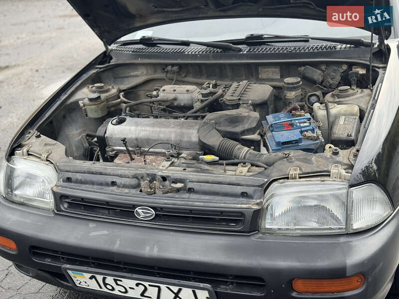 Седан Daihatsu Charade 1996 в Хмельницком