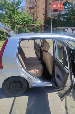 Хэтчбек Daihatsu Cuore 2005 в 