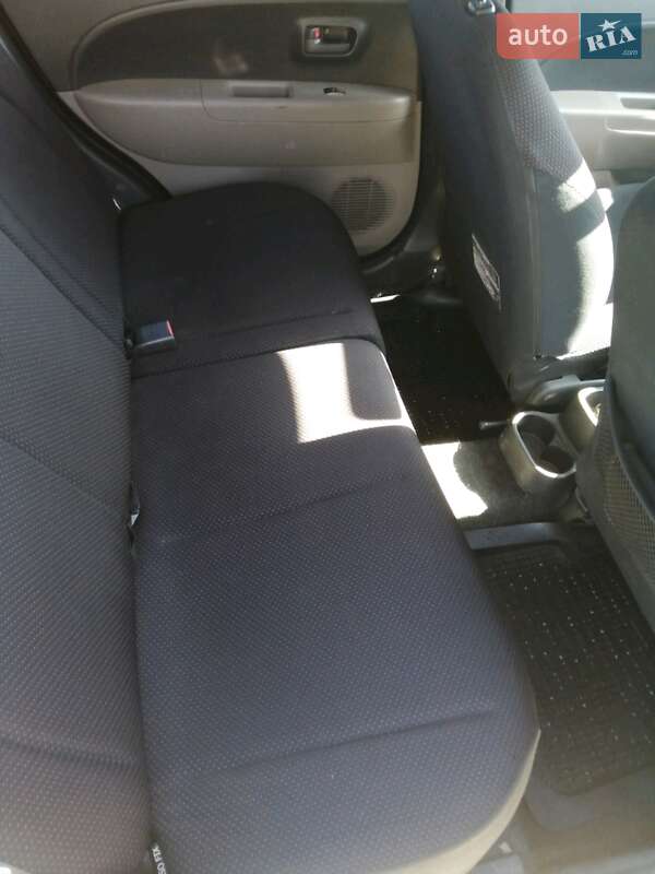 Хэтчбек Daihatsu Sirion 2005 в Киеве фото 7 Хэтчбек Daihatsu Sirion 2005 в Киеве