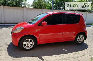 Хэтчбек Daihatsu Sirion 2006 в 
