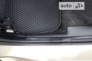 Хетчбек Daihatsu Sirion 2009 в 