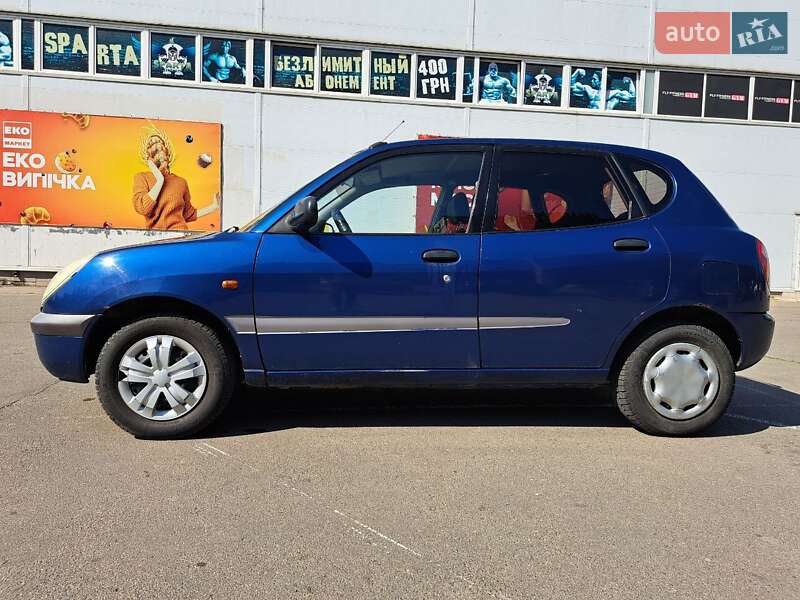 Хэтчбек Daihatsu Sirion 1999 в Николаеве