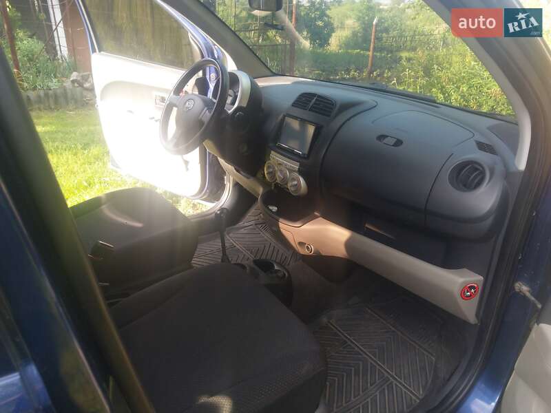 Хэтчбек Daihatsu Sirion 2006 в Миргороде