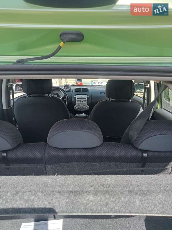 Хэтчбек Daihatsu Sirion 2005 в Ровно