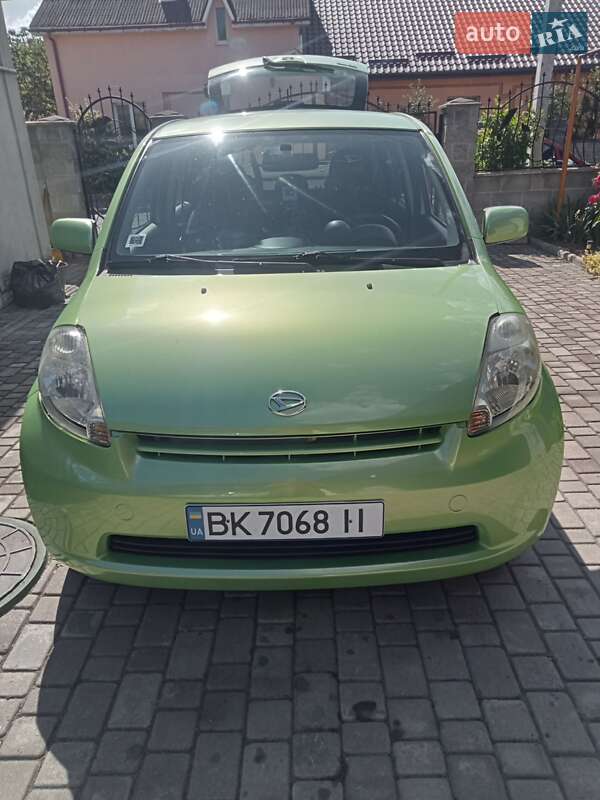 Хэтчбек Daihatsu Sirion 2005 в Ровно