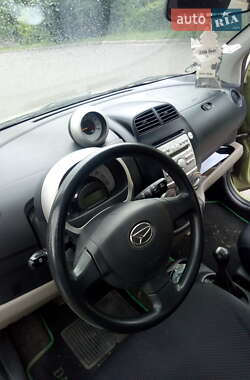 Хэтчбек Daihatsu Sirion 2006 в 
