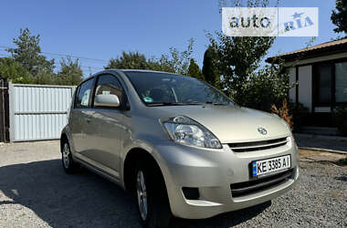 Хэтчбек Daihatsu Sirion 2009 в 