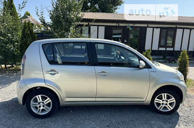 Хэтчбек Daihatsu Sirion 2009 в 