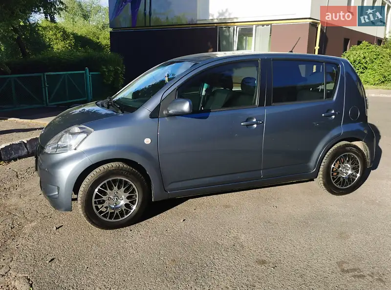 Хэтчбек Daihatsu Sirion 2008 в 