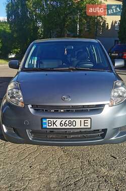 Хэтчбек Daihatsu Sirion 2008 в 