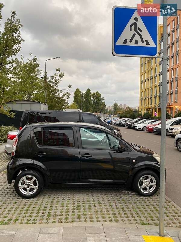 Хэтчбек Daihatsu Sirion 2008 в Киеве