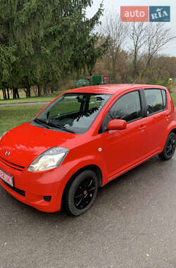 Хэтчбек Daihatsu Sirion 2010 в 
