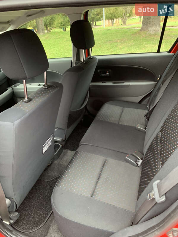 Хэтчбек Daihatsu Sirion 2010 в Ровно