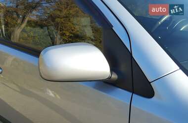 Хэтчбек Daihatsu Sirion 2007 в 