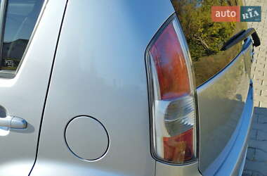 Хэтчбек Daihatsu Sirion 2007 в 