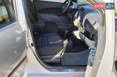 Хэтчбек Daihatsu Sirion 2007 в 