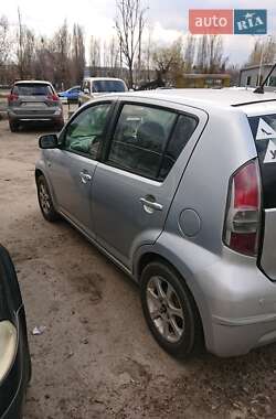 Хетчбек Daihatsu Sirion 2005 в 