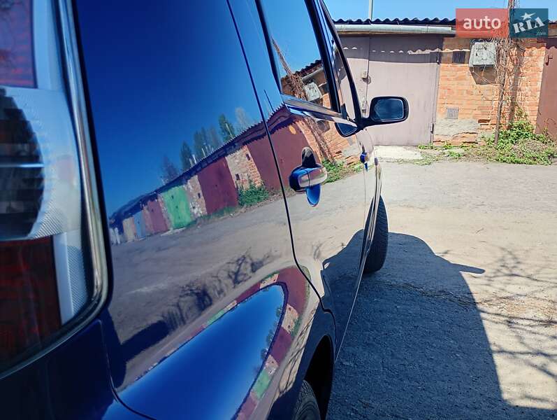 Хэтчбек Daihatsu Sirion 2006 в Миргороде