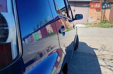 Хэтчбек Daihatsu Sirion 2006 в 