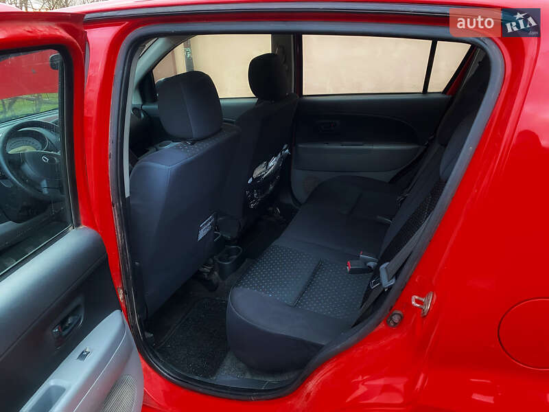 Хэтчбек Daihatsu Sirion 2008 в Ровно