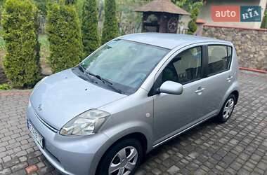 Хэтчбек Daihatsu Sirion 2006 в 