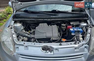 Хэтчбек Daihatsu Sirion 2006 в 