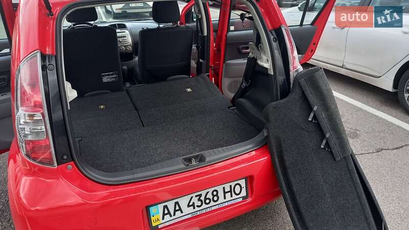 Хэтчбек Daihatsu Sirion 2008 в Киеве