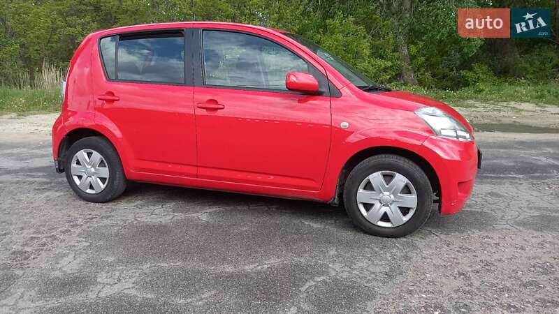 Хэтчбек Daihatsu Sirion 2008 в Киеве