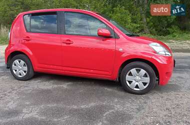 Хэтчбек Daihatsu Sirion 2008 в 