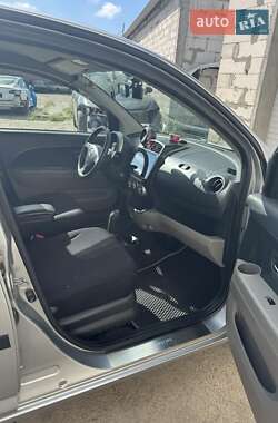 Хэтчбек Daihatsu Sirion 2006 в 