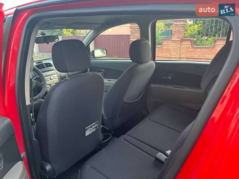 Хэтчбек Daihatsu Sirion 2006 в Гайсине
