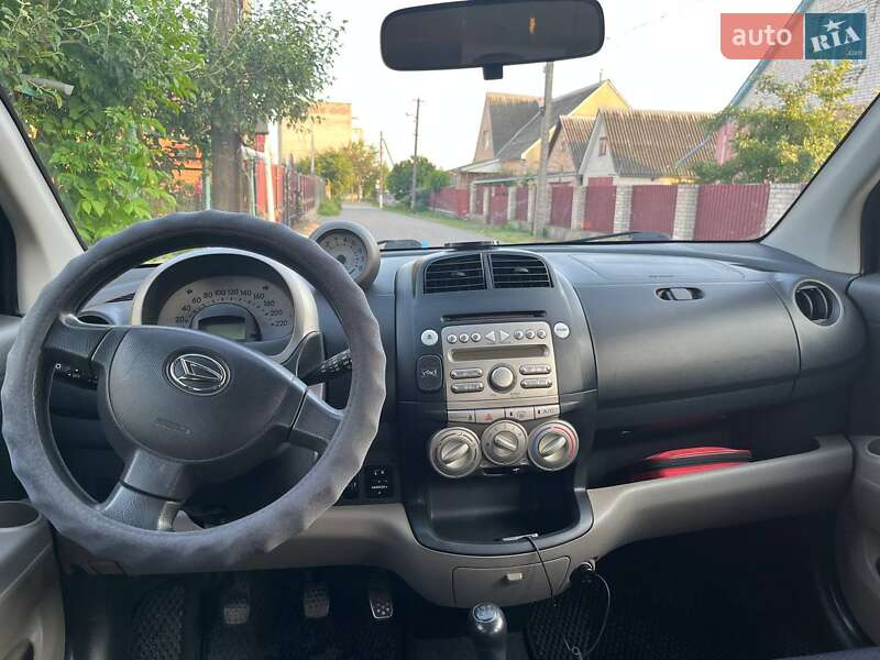Хэтчбек Daihatsu Sirion 2006 в Гайсине