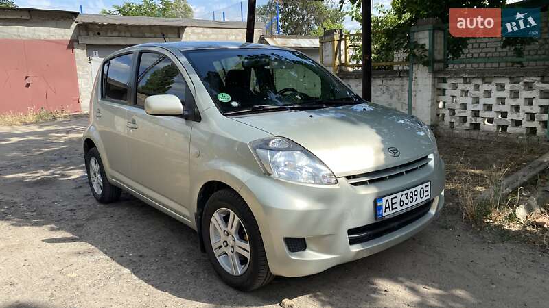 Хэтчбек Daihatsu Sirion 2008 в 