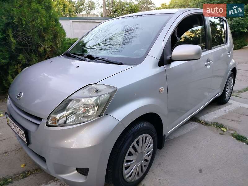 Хэтчбек Daihatsu Sirion 2008 в 