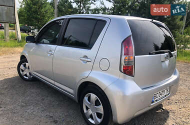 Хэтчбек Daihatsu Sirion 2006 в 